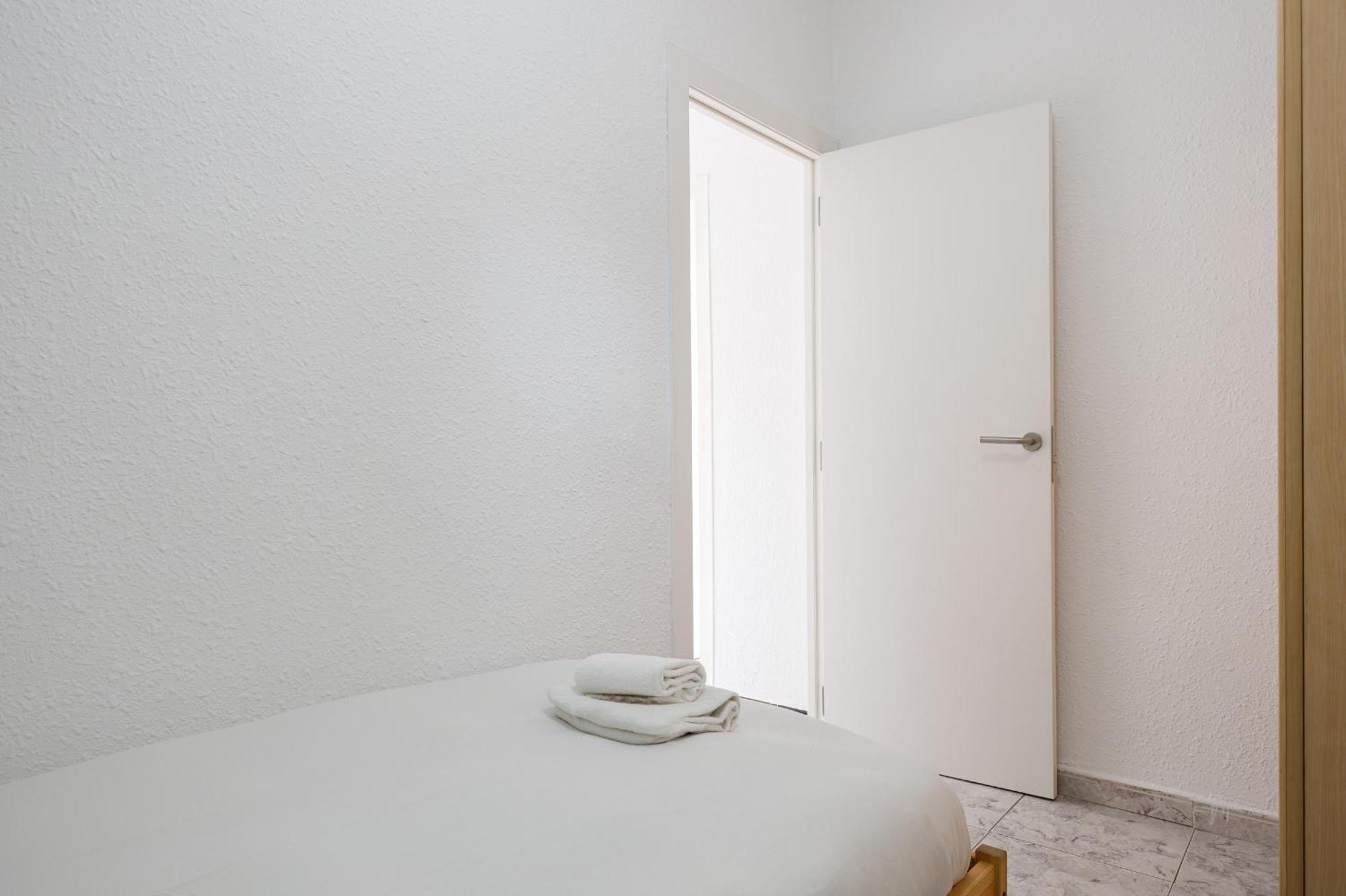 Besos - Bright Apartment Close To Congress & Port Sant Adria de Besos Exterior photo